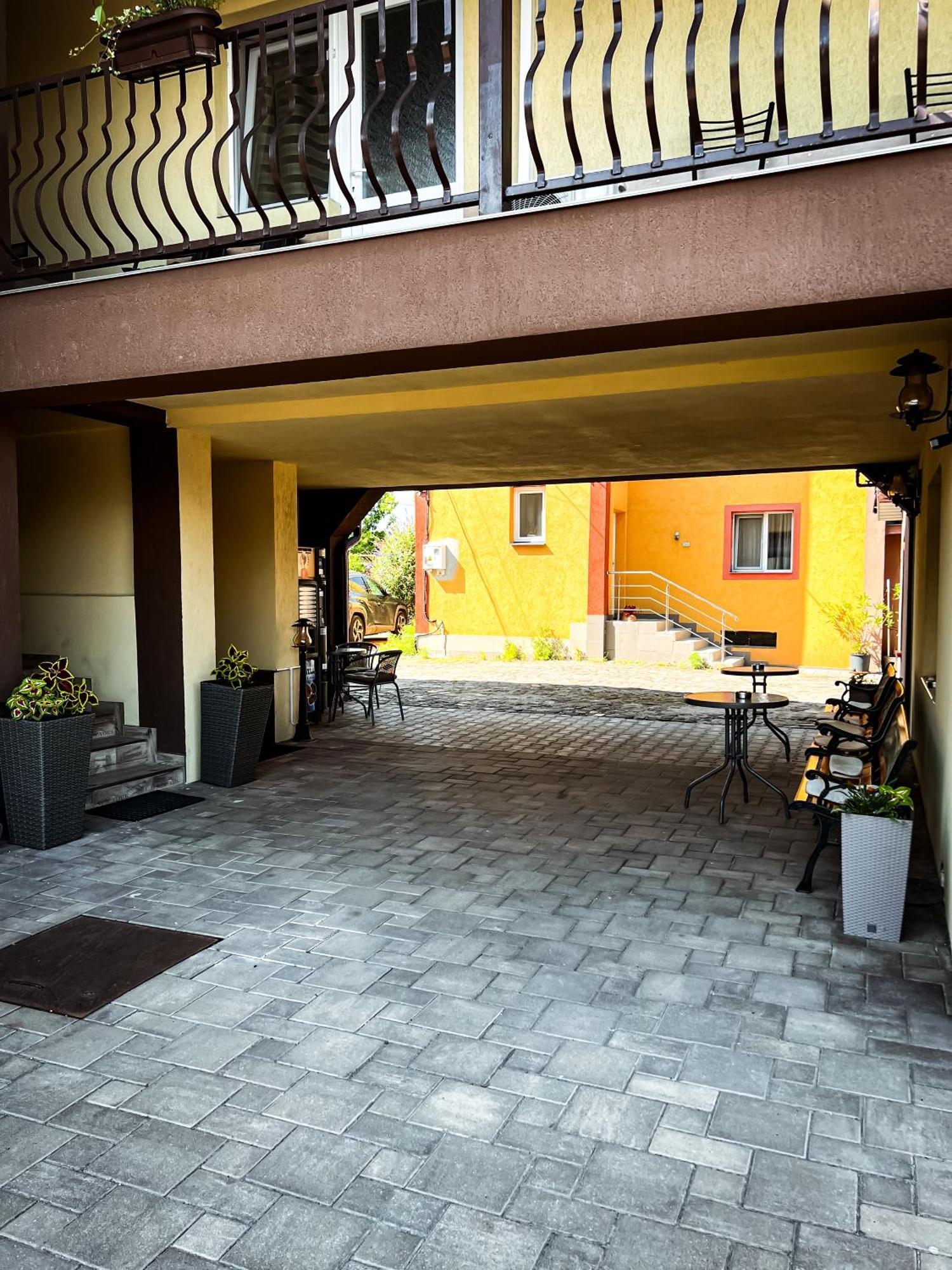 Pensiune Carpati Hunedoara Exterior foto
